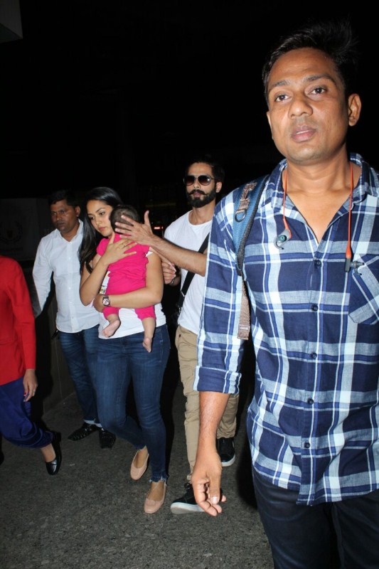 Bollywood actor Shahid Kapoor and Mira Rajput snapped with baby Misha at the Airport. Shahid Kapoor,Mira Rajput,Shahid Kapoor and Mira Rajput,Shahid Kapoor with his baby,Misha,Mira Rajput with baby