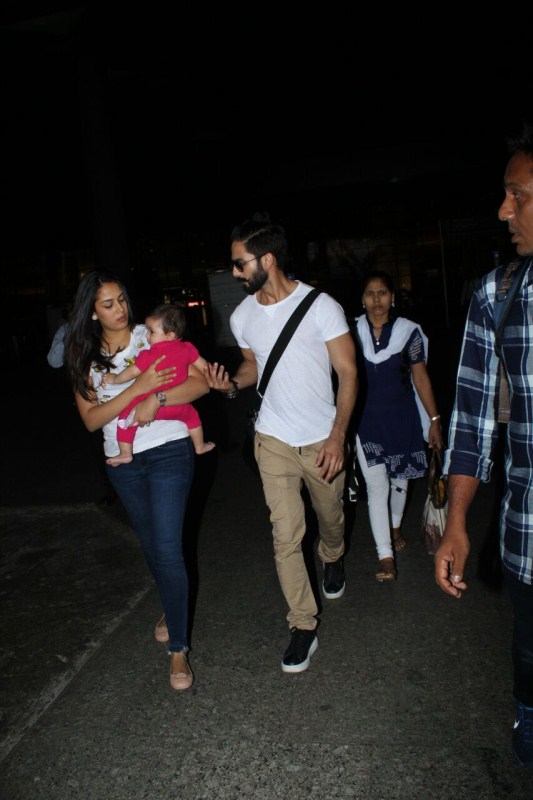 Bollywood actor Shahid Kapoor and Mira Rajput snapped with baby Misha at the Airport. Shahid Kapoor,Mira Rajput,Shahid Kapoor and Mira Rajput,Shahid Kapoor with his baby,Misha,Mira Rajput with baby
