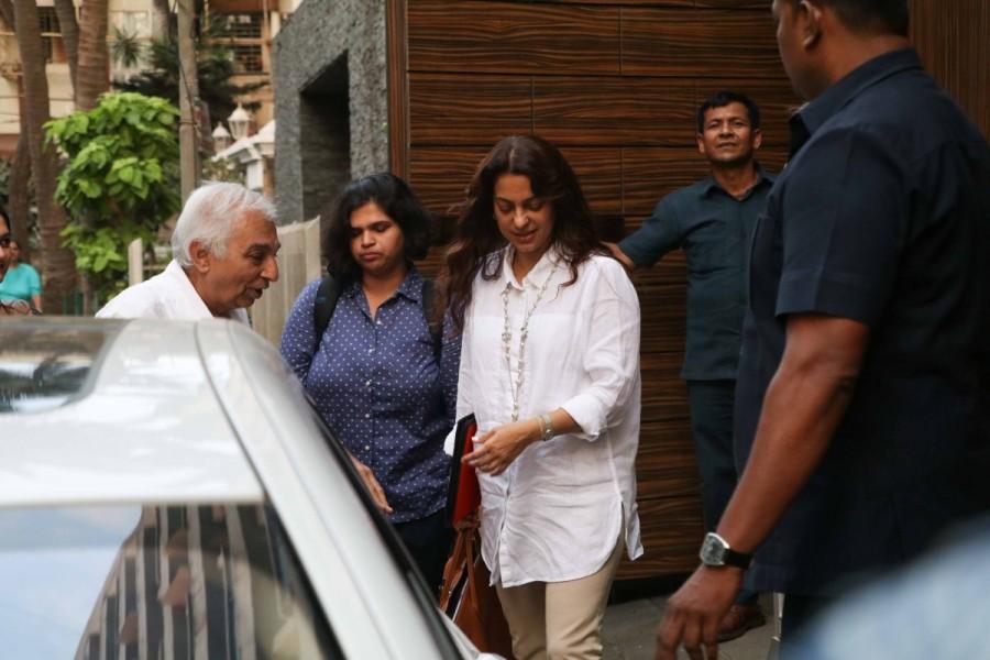 Bollywood actress Juhi Chawla snapped outside Aamir Khan's residence in Bandra. Juhi Chawla,actress Juhi Chawla,Juhi Chawla at Aamir Khan residence,Aamir Khan residence,Aamir Khan,Aamir Khan's residence in Bandra,Juhi Chawla pics,Juhi Chawla images,Juhi Chawla photos,Juhi Chawla stills,Juhi Chawla pictures