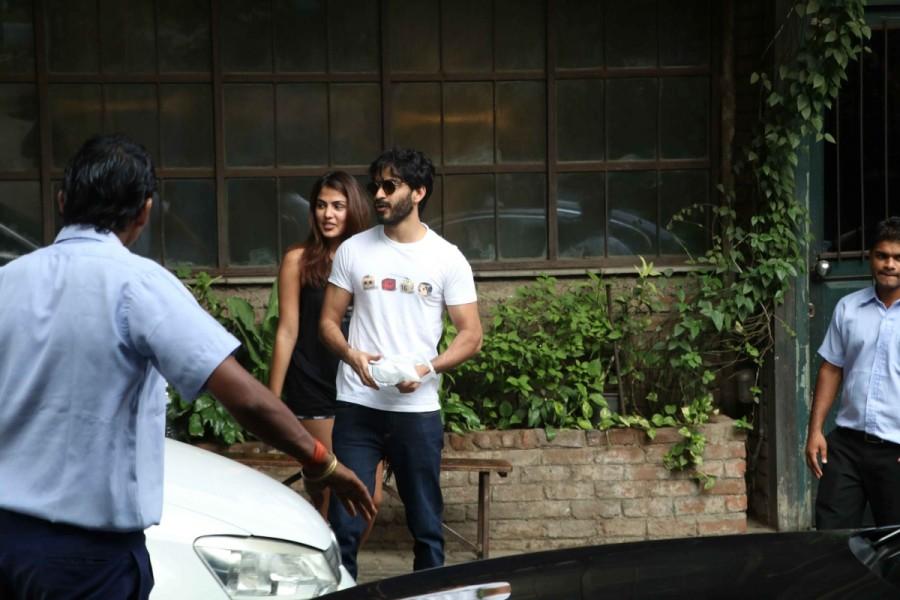 Bollywood actor Harshvardhan Kapoor and Rhea Chakraborty spotted at Pali Village Cafe Bandra in Mumbai on April 1, 2017. Harshvardhan Kapoor and Rhea Chakraborty,Harshvardhan Kapoor,Rhea Chakraborty,Pali Village Cafe,Harshvardhan Kapoor with Rhea Chakraborty,Harshvardhan Kapoor hugs Rhea Chakraborty