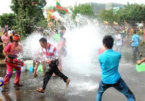 Water Splashing Festival in China,China Yunnan Dehon Water Sprinkling Festival,China Yunnan Dehon Water Sprinkling Festival celebrations