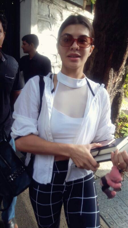 Bollywood actress Jacqueline Fernandez spotted at Bandra. Jacqueline Fernandez and Vidya Balan,Jacqueline Fernandez,Vidya Balan,Jacqueline Fernandez pics,Jacqueline Fernandez images,Jacqueline Fernandez stills,Jacqueline Fernandez pictures,Jacqueline Fernandez photos,Vidya Balan pics,Vidya Balan images,Vidya Bal