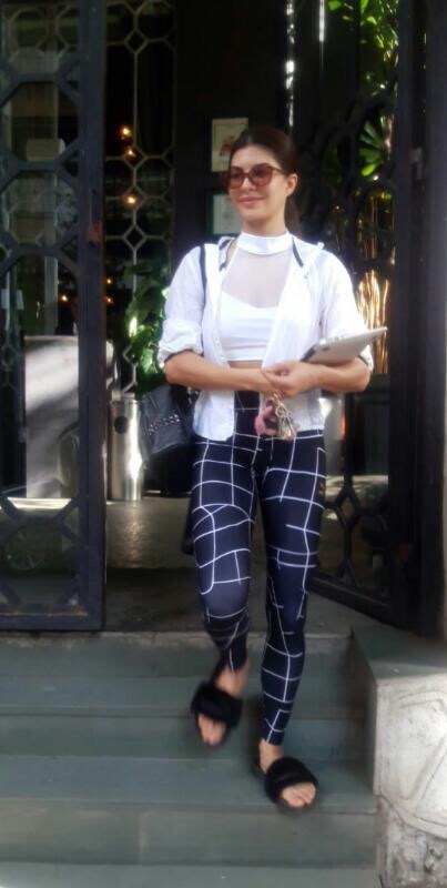 Bollywood actress Jacqueline Fernandez spotted at Bandra. Jacqueline Fernandez and Vidya Balan,Jacqueline Fernandez,Vidya Balan,Jacqueline Fernandez pics,Jacqueline Fernandez images,Jacqueline Fernandez stills,Jacqueline Fernandez pictures,Jacqueline Fernandez photos,Vidya Balan pics,Vidya Balan images,Vidya Bal