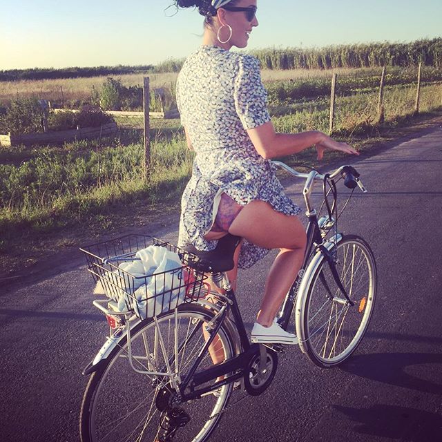 Hollywood actress Katy Perry flaunts her figure. Katy Perry,Katy Perry flaunts killer cleavage,Katy Perry flaunts cleavage,Katy Perry hot pics,Katy Perry hot images,Katy Perry hot photos,Katy Perry hot stills,Katy Perry hot pictures,Katy Perry bikini pics,Katy Perry bikini images,Katy Perry bikini photo