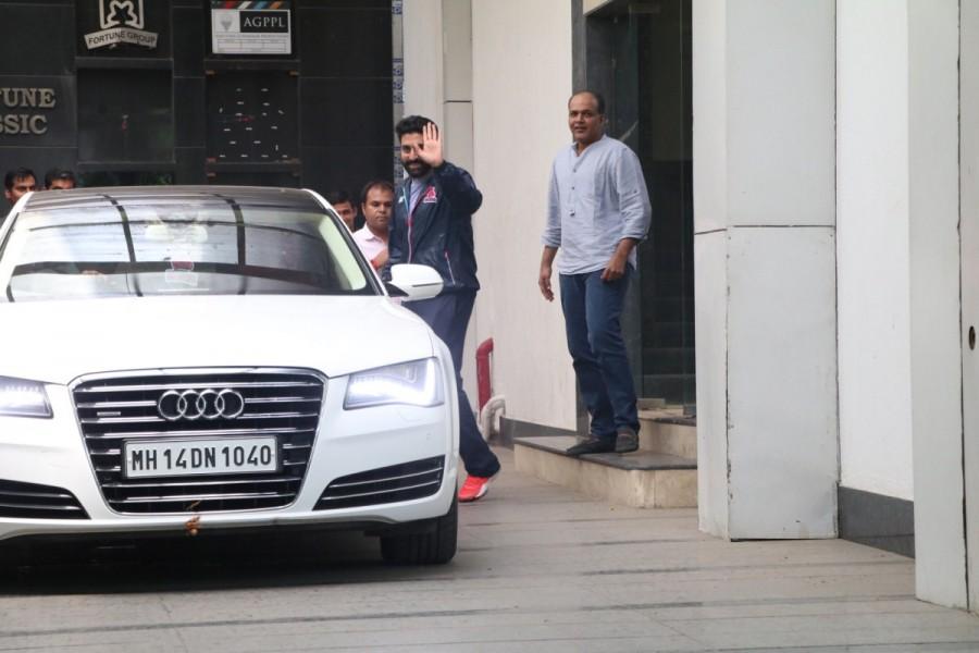 Bollywood actor Abhishek Bachchan spotted at Ashutosh Gowariker office in Khar. Abhishek Bachchan,actor Abhishek Bachchan,Abhishek Bachchan spotted at Ashutosh Gowariker office,Abhishek Bachchan at Ashutosh Gowariker office,Ashutosh Gowariker office