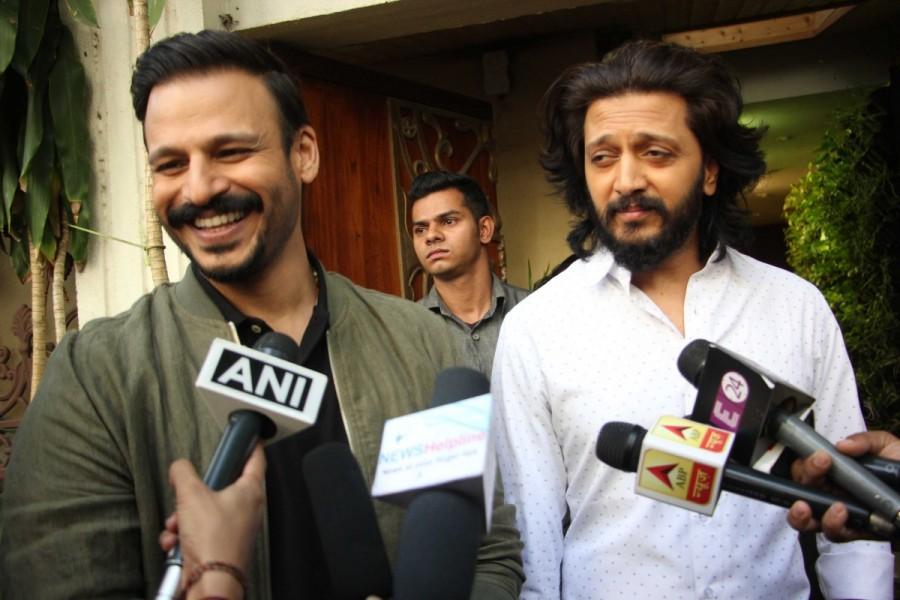 Bollywood actors Vivek Oberoi and Ritesh Deshmukh promote film Bank Chor in Mumbai on April 7, 2017. Vivek Oberoi and Ritesh Deshmukh,Vivek Oberoi,Ritesh Deshmukh,Bank Chor,Bank Chor promotion,Bank Chor movie promotion,Bank Chor promotion pics,Bank Chor promotion images,Bank Chor promotion stills,Bank Chor promotion pictures