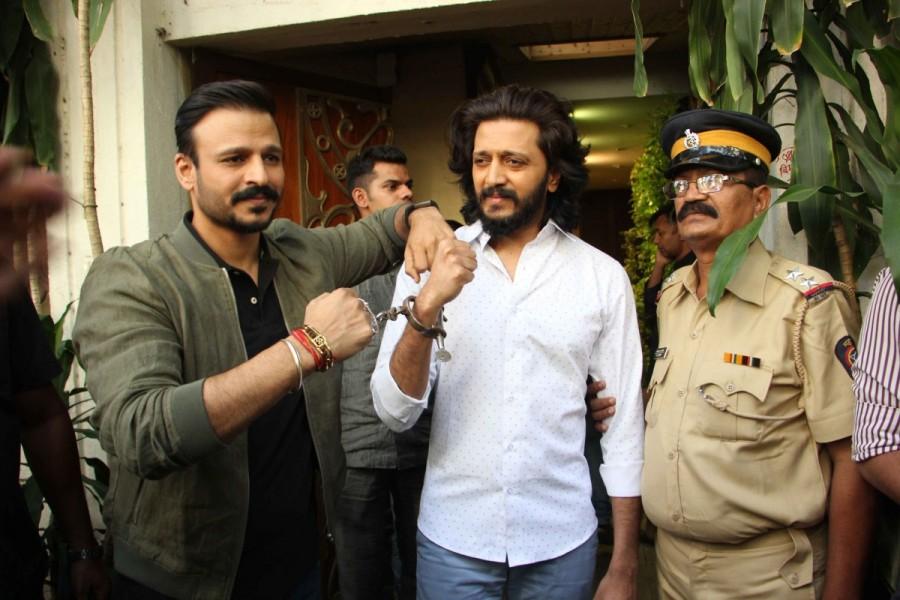 Bollywood actors Vivek Oberoi and Ritesh Deshmukh promote film Bank Chor in Mumbai on April 7, 2017. Vivek Oberoi and Ritesh Deshmukh,Vivek Oberoi,Ritesh Deshmukh,Bank Chor,Bank Chor promotion,Bank Chor movie promotion,Bank Chor promotion pics,Bank Chor promotion images,Bank Chor promotion stills,Bank Chor promotion pictures