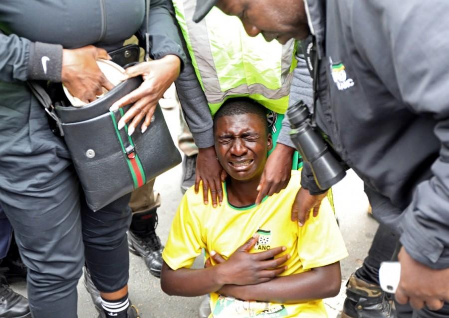 An injured supporter of the African National Congress (ANC) party and of South Africa's President Jacob Zuma reacts after rubber bullets were fired by police, in Johannesburg, South Africa April 7, 2017. South Africans protest,South African,President Zuma,Johannesburg,Jacob Zuma,cabinet reshuffle