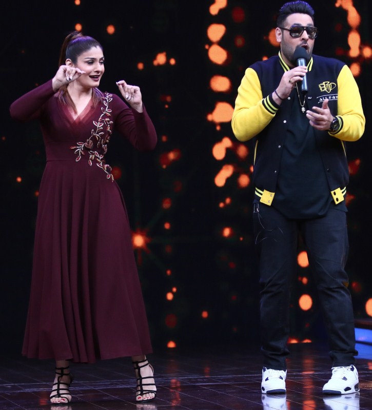 A source on set informed, “Sharing the stage with Raveena was very special for Badshah as he dedicated the song “Kar Gayi Chull” to her and even gave her a rose, it was a very sweet moment as Badshah serenaded the beautiful actress and both of them danced to the very peppy Bollywood number.” Sabse Bada Kalakar,Rapper Badshah,Raveena Tandon,Sony Entertainment,kids acting reality show,kids reality show,reality show,Raveena Tandon on the sets of Sabse Bada Kalakar