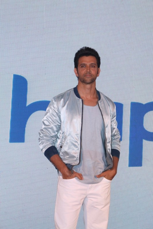 Hrithik Roshan becomes brand ambassador of global meet up app. Happn,Happn app,Hrithik Roshan,actor Hrithik Roshan,Hrithik Roshan becomes brand ambassador,Hrithik Roshan app,Hrithik Roshan pics,Hrithik Roshan images,Hrithik Roshan stills,Hrithik Roshan pictures,Hrithik Roshan photos