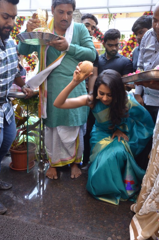 South Indian actress Rakul Preet Singh launches SouthIndia Shopping Mall at Parklane in Secunderabad on April 7, 2017. Rakul Preet Singh,actress Rakul Preet Singh,SouthIndia Shopping Mall,Parklane,Rakul Preet Singh pics,Rakul Preet Singh images,Rakul Preet Singh photos,Rakul Preet Singh stills,Rakul Preet Singh pictures