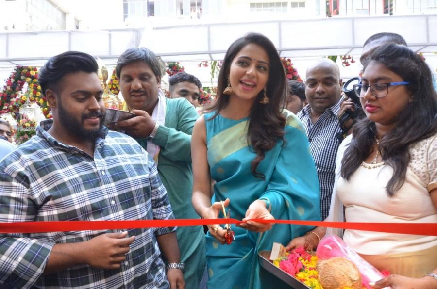 South Indian actress Rakul Preet Singh launches SouthIndia Shopping Mall at Parklane in Secunderabad on April 7, 2017. Rakul Preet Singh,actress Rakul Preet Singh,SouthIndia Shopping Mall,Parklane,Rakul Preet Singh pics,Rakul Preet Singh images,Rakul Preet Singh photos,Rakul Preet Singh stills,Rakul Preet Singh pictures