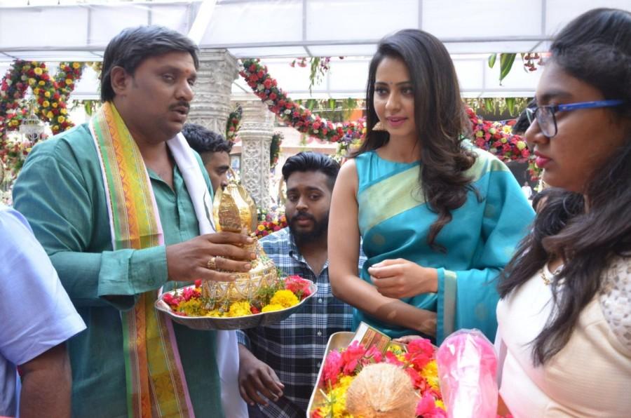 South Indian actress Rakul Preet Singh launches SouthIndia Shopping Mall at Parklane in Secunderabad on April 7, 2017. Rakul Preet Singh,actress Rakul Preet Singh,SouthIndia Shopping Mall,Parklane,Rakul Preet Singh pics,Rakul Preet Singh images,Rakul Preet Singh photos,Rakul Preet Singh stills,Rakul Preet Singh pictures