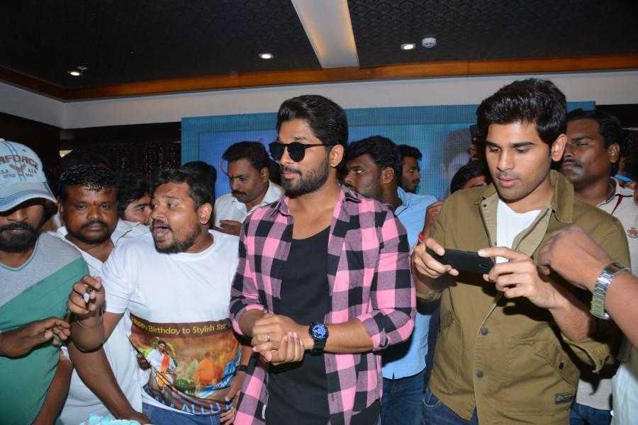 South Indian actor Allu Arjun's 34th birthday celebrations at FNCC. Allu Arjun,Allu Arjun 34th birthday celebrations,Allu Arjun birthday celebrations,Allu Arjun birthday celebrations pics,Allu Arjun birthday celebrations images,Allu Arjun birthday celebrations stills,Allu Arjun birthday celebrations pictures,Allu Arjun bi