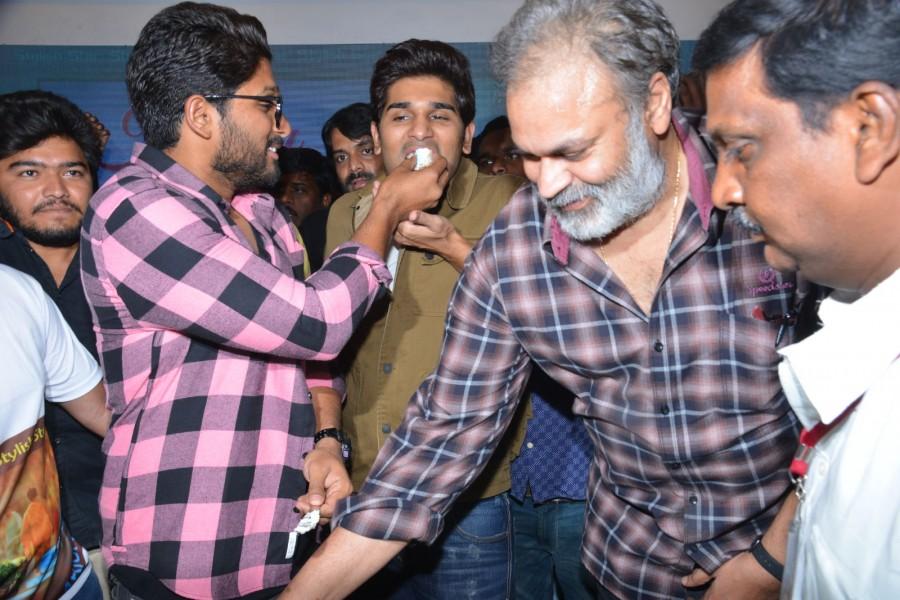 South Indian actor Allu Arjun's 34th birthday celebrations at FNCC. Allu Arjun,Allu Arjun 34th birthday celebrations,Allu Arjun birthday celebrations,Allu Arjun birthday celebrations pics,Allu Arjun birthday celebrations images,Allu Arjun birthday celebrations stills,Allu Arjun birthday celebrations pictures,Allu Arjun bi