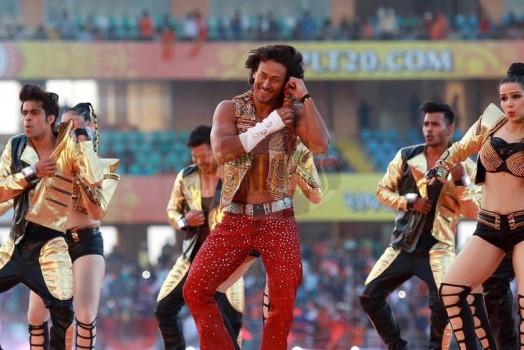 Tiger Shroff gave yet another stupendous dance performance at the IPL opening ceremony, which was held in Rajkot recently. Tiger Shroff like always gave a power packed dance performance and entertained the audiences while performing on his songs 'Beat pe Booty', 'Whistle Baja', 'Aa raha hu main', ' Aa Raat Bhar' and the iconic MJ tune!