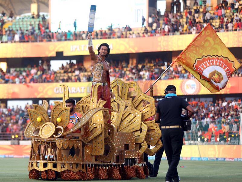 While Tiger was performing on Beat pe Booty, he was joined by 200 folk dancers who were impressed by Tigers energy on stage. Tiger Shroff,actor Tiger Shroff,Tiger Shroff dance performance,Tiger Shroff dance performance at IPL,IPL opening ceremony,IPL opening ceremony 2017,Aa raha hu main,Tiger Shroff enthralls the crowd