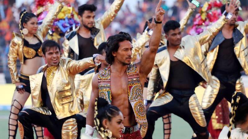 Tiger wooed the crowd while rocking on the music with his stunning dance moves. Everybody kept cheering for him throughout. Tiger Shroff,actor Tiger Shroff,Tiger Shroff dance performance,Tiger Shroff dance performance at IPL,IPL opening ceremony,IPL opening ceremony 2017,Aa raha hu main,Tiger Shroff enthralls the crowd