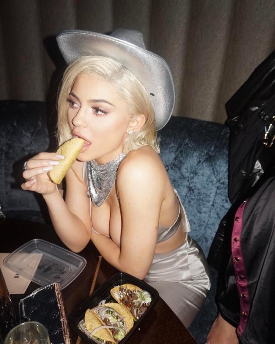 Hollywood actress Kylie Jenner showcases blond "cowgirl" look while partying with her friends. Kylie Jenner,Kylie Jenner cowgirl,Kylie Jenner new look,Kylie Jenner short hair,Kylie Jenner bikini pics,Kylie Jenner bikini images,Kylie Jenner bikini stills,Kylie Jenner bikini pictures,Kylie Jenner bikini photos,Kylie Jenner hot pics,Kylie Jenner hot i