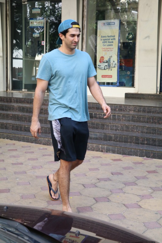 Bollywood actor Aditya Roy Kapur spotted at ATM in Mumbai. Aditya Roy Kapur,Aditya Roy Kapur at ATM,Aditya Roy Kapur spotted at ATM,Aditya Roy Kapur pics,Aditya Roy Kapur images,Aditya Roy Kapur stills,Aditya Roy Kapur pictures,Aditya Roy Kapur photos