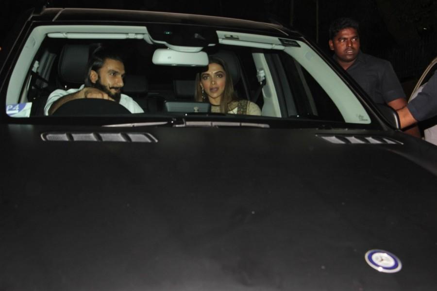 Ranveer Singh, Deepika Padukone spotted at Karan Johar party. Shah Rukh Khan,Kareena Kapoor Khan,Mira Rajput,Alia Bhatt,Deepika Padukone,Ranveer Singh,Karan Johar,Karan Johar's bash