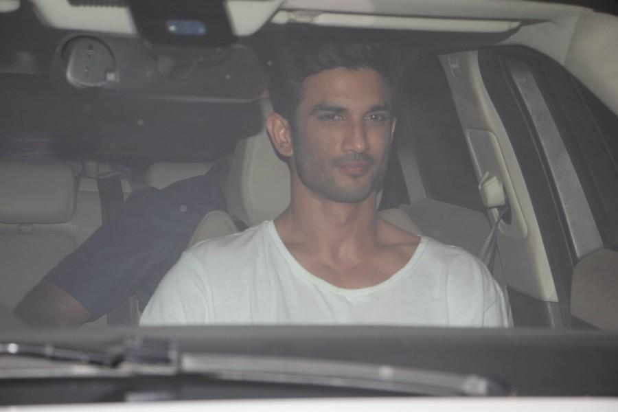 Sushant Singh Rajput spotted at Karan Johar party. Shah Rukh Khan,Kareena Kapoor Khan,Mira Rajput,Alia Bhatt,Deepika Padukone,Ranveer Singh,Karan Johar,Karan Johar's bash