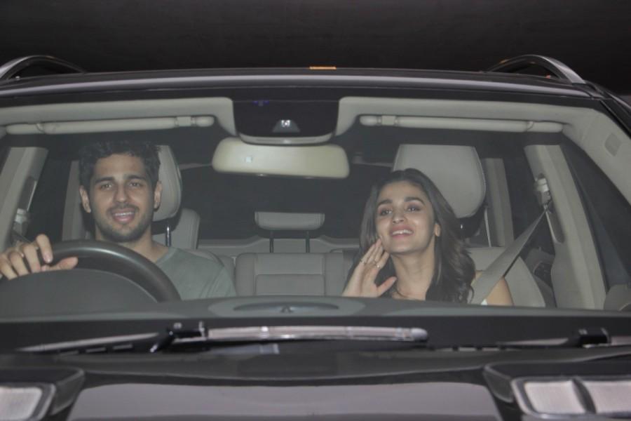 Sidharth Malhotra and Alia Bhatt spotted at Karan Johar party. Shah Rukh Khan,Kareena Kapoor Khan,Mira Rajput,Alia Bhatt,Deepika Padukone,Ranveer Singh,Karan Johar,Karan Johar's bash