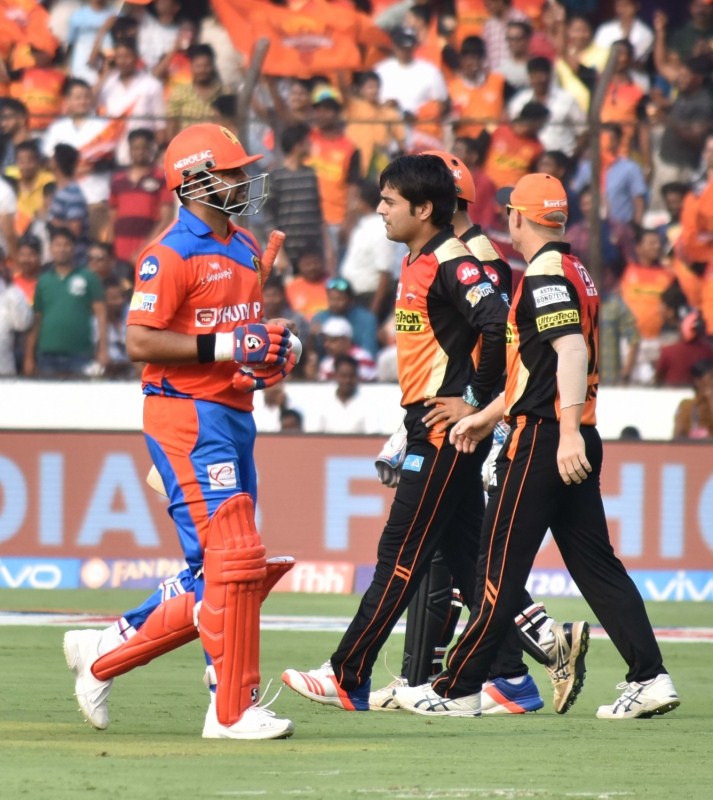 The total, proved to be no challenge for the likes of Warner and Henriques, who dominated Tejas Baroka, Basil Thampi, Raina, Dhawal Kulkarni and Praveen Kumar. Hyderabad,Gujarat,Rashid Khan,Bhuvneshwar Kumar,Sunrisers Hyderabad,Gujarat Lions,IPL,IPL 2017,Indian Premier League,Indian Premier League 2017