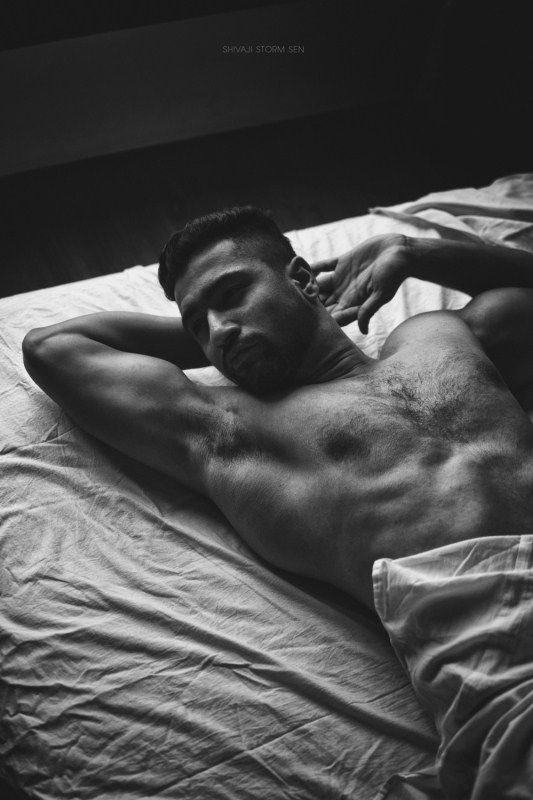 We must say, Vicky, raised the temperature as he gone shirtless for the shoot where he flaunts his drool-worthy newly developed six pack abs with new beefed up body. Vicky Kaushal,Vicky Kaushal hot pics,Vicky Kaushal pics,Vicky Kaushal images,Vicky Kaushal stills,Vicky Kaushal pictures,Vicky Kaushal photos
