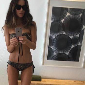 Kate Beckinsale loves bikini selfie.