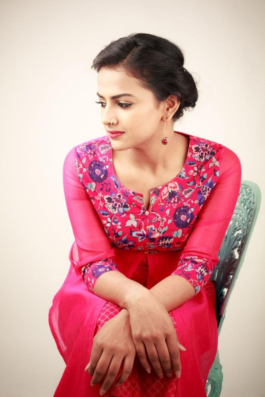 Check out the latest photos of South Indian actress Shraddha Srinath. Shraddha Srinath,actress Shraddha Srinath,Shraddha Srinath pics,Shraddha Srinath images,Shraddha Srinath stills,Shraddha Srinath pictures,Shraddha Srinath photos,Shraddha Srinath hot pics,Shraddha Srinath hot images,Shraddha Srinath hot stills,Shraddha Sr