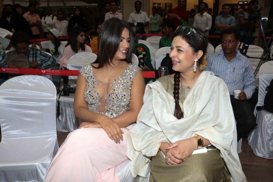 Bollywood choreographer Sandip Soparrkar, actors Sharbani Mukherjee and Neetu Chandra during the unveiling of India Dance week season 4 trophy, in Mumbai on April 12, 2017. 2017. India Dance week season 4 trophy,India Dance week season 4,India Dance week,Sharbani Mukherjee,Neetu Chandra,Sandip Soparrkar,Neetu Chandra hot pics,Neetu Chandra hot images,Neetu Chandra hot photos,Neetu Chandra hot stills,Neetu Chandra hot pictures