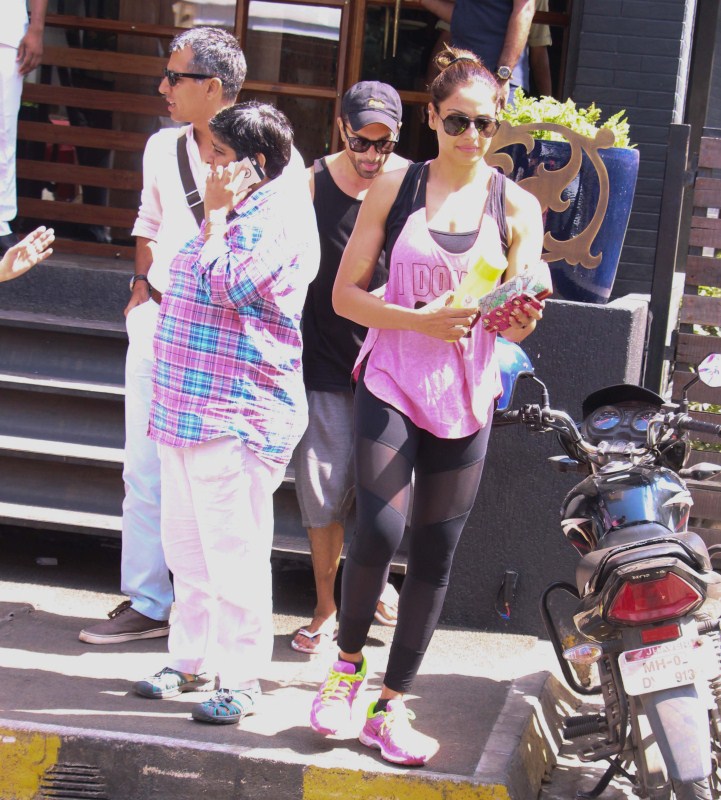 Bollywood actress Bipasha Basu and Karan Singh Grover spotted at Bandra. Sonakshi Sinha,Sunny Leone,Bipasha Basu,Sonakshi Sinha spotted at Bandra,Sunny Leone spotted at Bandra,Bipasha Basu spotted at Bandra