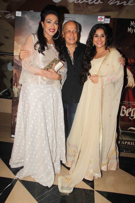 Begum Jaan special screening held in Mumbai on April 13, 2017. Celebs like Vidya Balan, Poonam Rajput, Ravija Chauhan, Pitobash Tripathy, Mishti Chakravarty, Pallavi Sharda, Sayani Gupta, Gauhar Khan, Priyanka Setia, Fllora Saini, Ridhima Tiwari and others spotted at the special screening. Begum Jaan special screening,Begum Jaan,Vidya Balan,Poonam Rajput,Ravija Chauhan,Pitobash Tripathy,Mishti Chakravarty,Pallavi Sharda,Sayani Gupta,Gauhar Khan,Priyanka Setia,Fllora Saini,Ridhima Tiwari