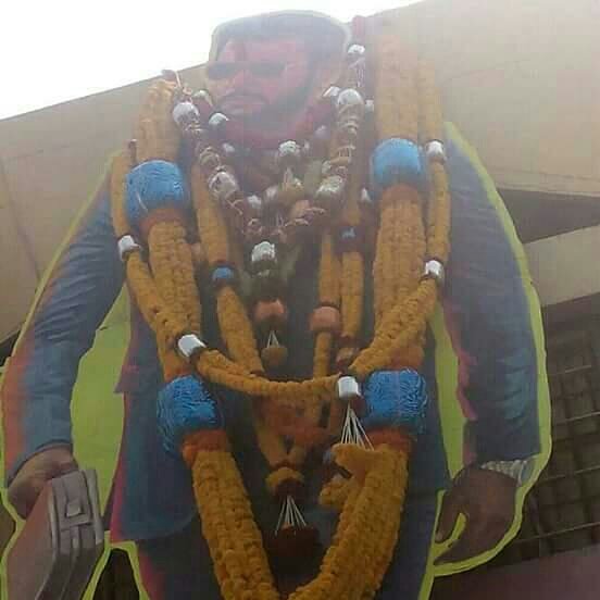 Challenging Star Darshan fans celebrate Chakravarthy movie release. Challenging Star Darshan,Darshan,Darshan fans,Chakravarthy movie release,Chakravarthy release,Chakravarthy release pics,Chakravarthy release images,Chakravarthy release photos,Chakravarthy release stills,Chakravarthy release pictures