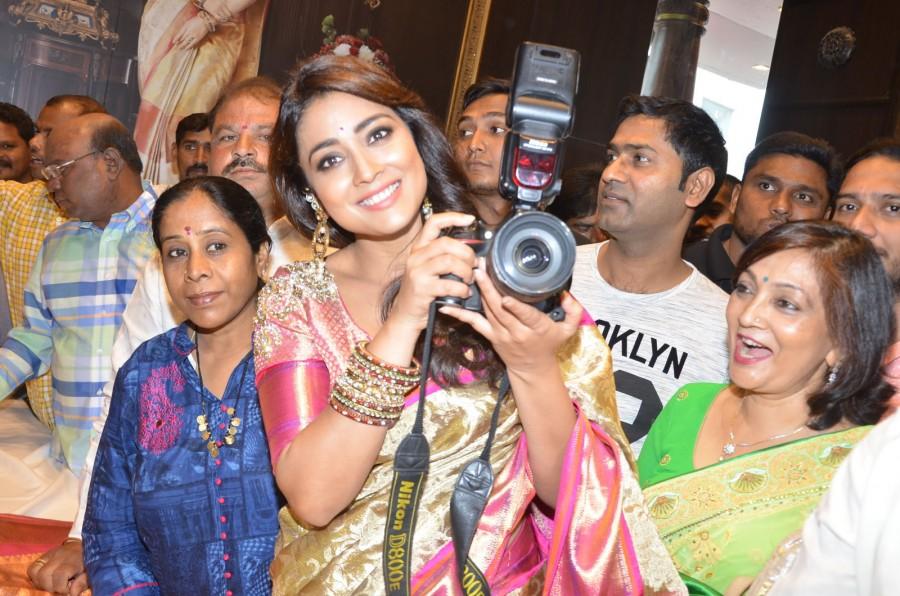 South Indian actress Shriya Saran launches VRK Silks at Himayat Nagar. Shriya Saran,actress Shriya Saran,Shriya Saran launches VRK Silks,VRK Silks at Himayat Nagar,VRK Silks,Shriya Saran pics,Shriya Saran images,Shriya Saran stills,Shriya Saran pictures,Shriya Saran photos,Shriya Saran hot pics