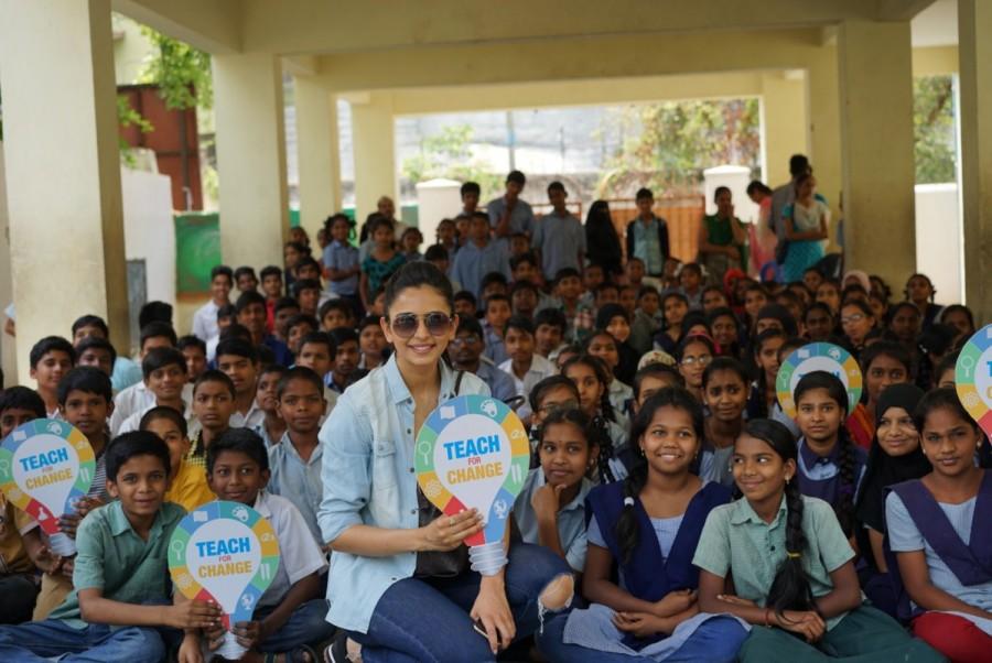 South Indian actress Rakul Preet Singh volunteers with Teach for Change. Rakul Preet Singh,actress Rakul Preet Singh,Teach for Change,Rakul Preet Singh pics,Rakul Preet Singh images,Rakul Preet Singh stills,Rakul Preet Singh pictures,Rakul Preet Singh photos