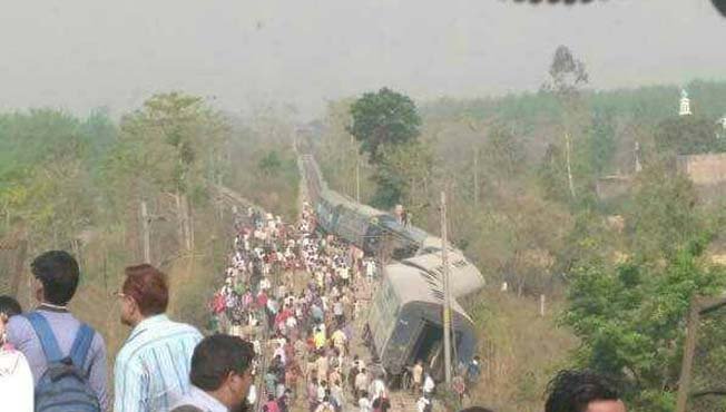 At least 25 trains were affected due to the accident at the Meerut-Bareilly section. Railways Minister Suresh Prabhu ordered an enquiry into the incident, saying "strict action will be taken against any lapse". "Personally monitoring the situation. Directed senior officers to rush to the spot. Ensure speedy relief and rescue operations," Prabhu tweeted. Meerut-Lucknow,Rajya Rani Express derail,Rajya Rani,Rajya Rani Express,Rajya Rani Express train,Rampur,Uttar Pradesh