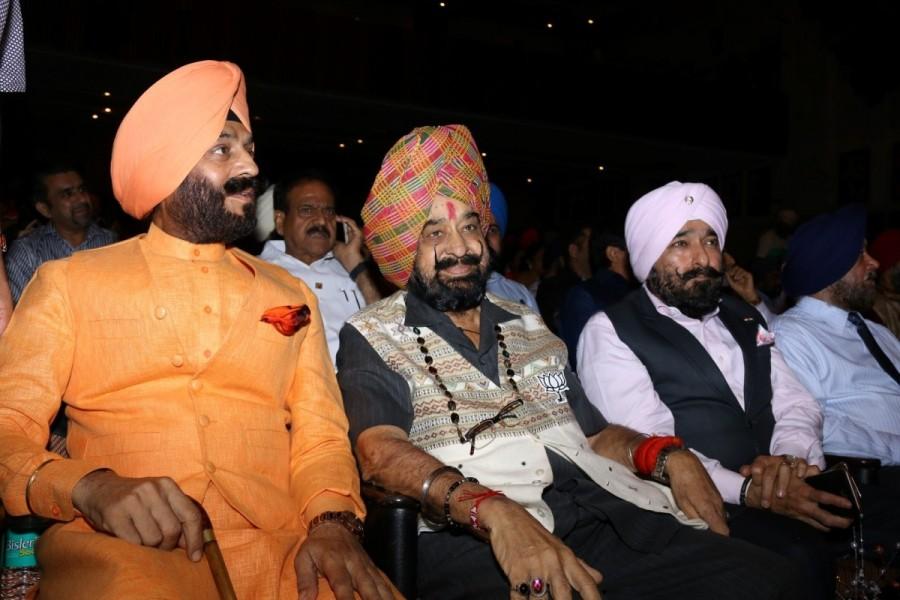 Ram Singh Rathor, Hon. Secretary, The Mumbai Hockey Association Ltd. and Maninderjeet Singh Bitta, chairman, All India Anti Terrorist Front during the celebration of Baisakhi festival in Mumbai on April 14, 2017. Baisakhi festival,Celebration of Baisakhi festival,Baisakhi festival celebration,Baisakhi celebration,Punjabi singer Gurdas Maan,Gurdas Maan