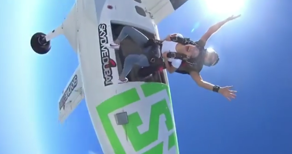 Hadid even shared a few photographs with the crew, who helped her during skydiving. Supermodel Bella Hadid,Bella Hadid,Bella Hadid Skydiving in Dubai,Bella Hadid Skydiving,Bella Hadid Skydiving pics,Bella Hadid Skydiving images,Bella Hadid Skydiving stills,Bella Hadid Skydiving pictures,Bella Hadid Skydiving photos,Bella Hadid Skydiving