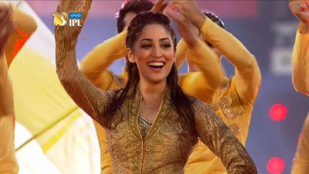 Yami Gautam rocked the stage with her electrifying  first live performance at the opening ceremony of IPL 2017 Delhi. The actor who was last seen alongside Hrithik Roshan in Kaabil, moved the crowd with her dance moves on some of the peppy chart buster songs. This performance set out be very special for the actress as it was her first ever live performance. The actress lit up the stage with her dazzling outfit also had given us a sneak peak of her rehearsals of the show.