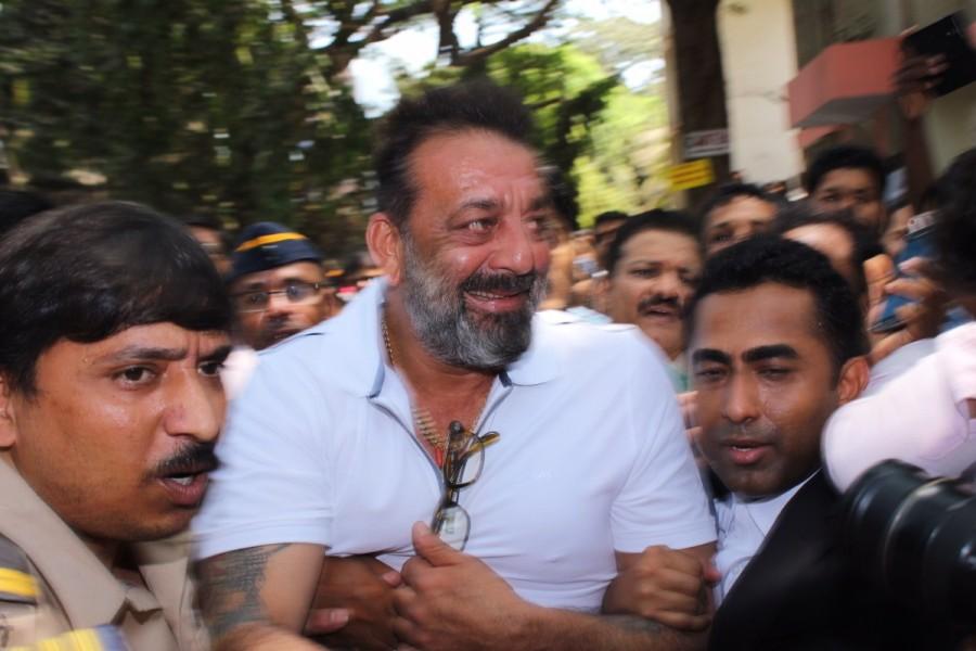 Bollywood actor Sanjay Dutt here on Monday appeared before a court in response to an arrest warrant issued against him two days ago. The warrant was later cancelled by the court. Dutt appeared briefly before the Andheri Court Magistrate C.V. Patil along with a team of lawyers to file his application on the reasons why he failed to attend the hearing previously. Sanjay Dutt,actor Sanjay Dutt,Sanjay Dutt appears in Andheri Court,Sanjay Dutt in Andheri Court,Sanjay Dutt Arrest Warrant,Sanjay Dutt Arrest,Sanjay Dutt Warrant,Sanjay Dutt pics,Sanjay Dutt images,Sanjay Dutt photos,Sanjay Dutt pictures