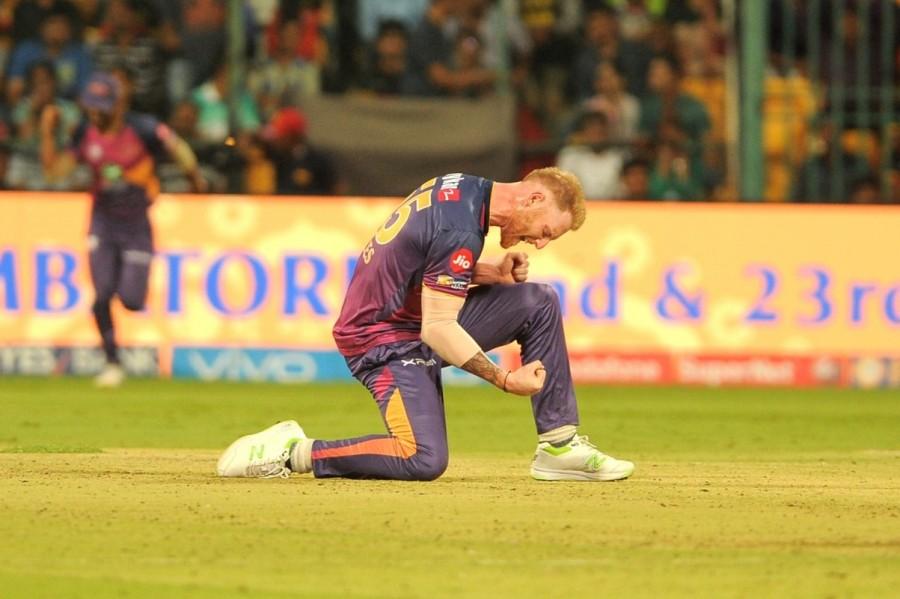 Dhoni, who had 28 runs so far prior to this match, showed flashes of his destructive self, hoicking a delivery from leg-spinner Yuzvender Chahal to the roof of the stadium in the leg side. Smith too joined in the act as the pair got their side past 100 in 13.2 overs. But just when both were seeming to be dangerous going into the last overs, Dhoni and Smith were bowled in successive deliveries off Shane Watson and Aravind, respectively, leaving Pune at 127/4 in 16.1 overs. Five deliveries later, Aravind removed Daniel Christian (1). The following over saw Kiwi paceman Adam Milne dismissing Ben Stokes (2) and Shardul Thakur (0) in the first two deliveries, as Pune plunged to 130/7. Later, Tiwary cracked three fours and two sixes off the 11 deliveries he faced to lift Pune to 161/8. Pune beat Bangalore,Rising Pune Supergiant,Royal Challengers Bangalore,Indian Premier League,Indian Premier League 2017,IPL,IPL 2017,Chinnaswamy stadium