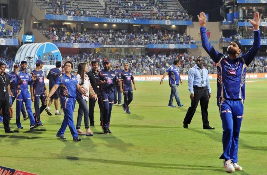 Extending their winning streak to four matches, Mumbai Indians defeated Gujarat Lions by six wickets in an Indian Premier League (IPL) match here on Sunday. Nitish Rana (53), Rohit Sharma (40 not out) and Kieron Pollard (39) were the major contributors to Mumbai's cause. Chasing a challenging total of 177, Mumbai started off on a bad note as the home side lost opener Parthiv Patel (0) on the second ball of the first over. Parthiv, who got a leading edge, was caught by Jason Roy at backward point off Praveen Kumar while trying to flick the ball on the leg side. Opener Jos Buttler (26) and incoming batsman Nitish Rana (53) then played sensible innings as both batsmen forged an 85-run partnership for the second wicket before the latter was sent packing in the 10th over with he scoreboard reading 85/2. Mumbai beat Gujarat,Mumbai Indians,Gujarat Lions,Indian Premier League,Indian Premier League 2017,IPL,IPL 2017,Parthiv,Nitish Rana,Rohit Sharma,Kieron Pollard
