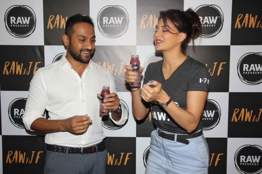 Anuj Rakyan, Raw Pressery and Bollywood actor Jacqueline Fernandez during the launch of Raw Pressery juice brand in Mumbai. Anuj Rakyan,Jacqueline Fernandez,Raw Pressery juice brand,Raw Pressery juice,Raw Pressery juice brand launch,Jacqueline Fernandez pics,Jacqueline Fernandez images,Jacqueline Fernandez stills,Jacqueline Fernandez pictures,Jacqueline Fernandez photos