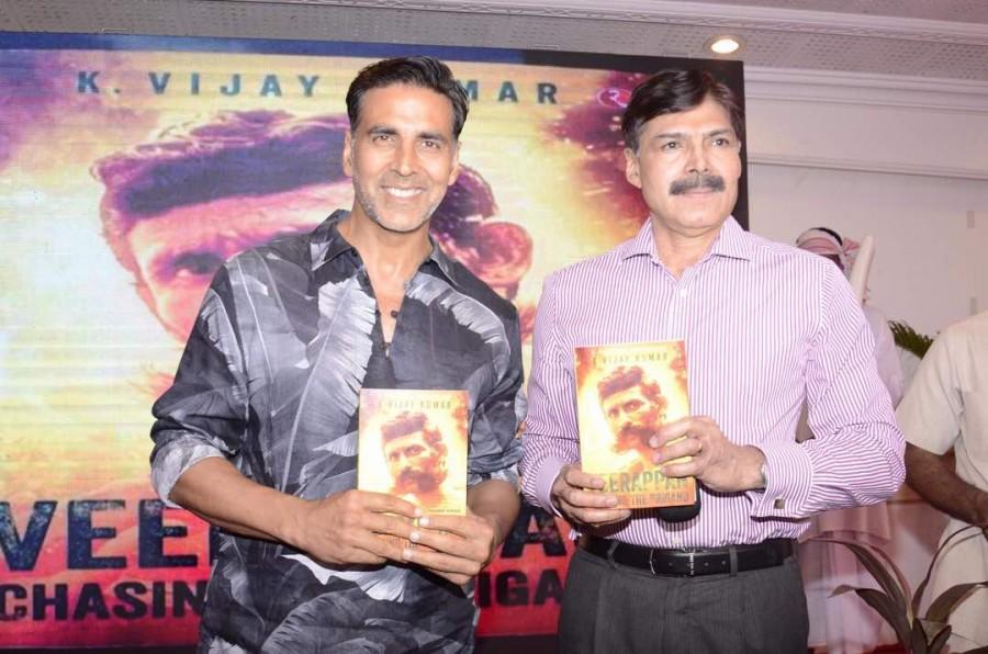 Actor Akshay Kumar, says he was honoured to launch a book written by IPS officer K. Vijay Kumar on executed bandit Veerappan. Akshay on Wednesday took to Twitter to share a photograph of himself along with Vijay Kumar. Akshay Kumar,actor Akshay Kumar,Akshay Kumar attends a book launch,Akshay Kumar new pics,Akshay Kumar new images,Akshay Kumar new stills,Akshay Kumar new pictures,Akshay Kumar new photos,Akshay Kumar latest pics,Akshay Kumar latest images,Akshay Kumar lat
