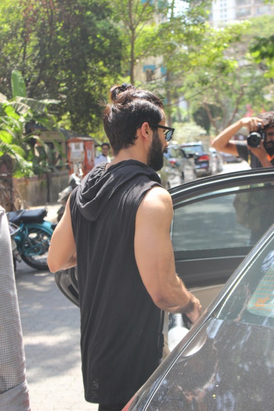 Bollywood actor Shahid Kapoor and Mira Rajpoot spotted at Kitchen Garden in Bandra for lunch. Shahid Kapoor & Mira Rajpoot,Shahid Kapoor,Mira Rajpoot,Shahid Kapoor spotted at Kitchen Garden,Mira Rajpoot spotted at Kitchen Garden,Shahid Kapoor at Kitchen Garden,Mira Rajpoot at Kitchen Garden