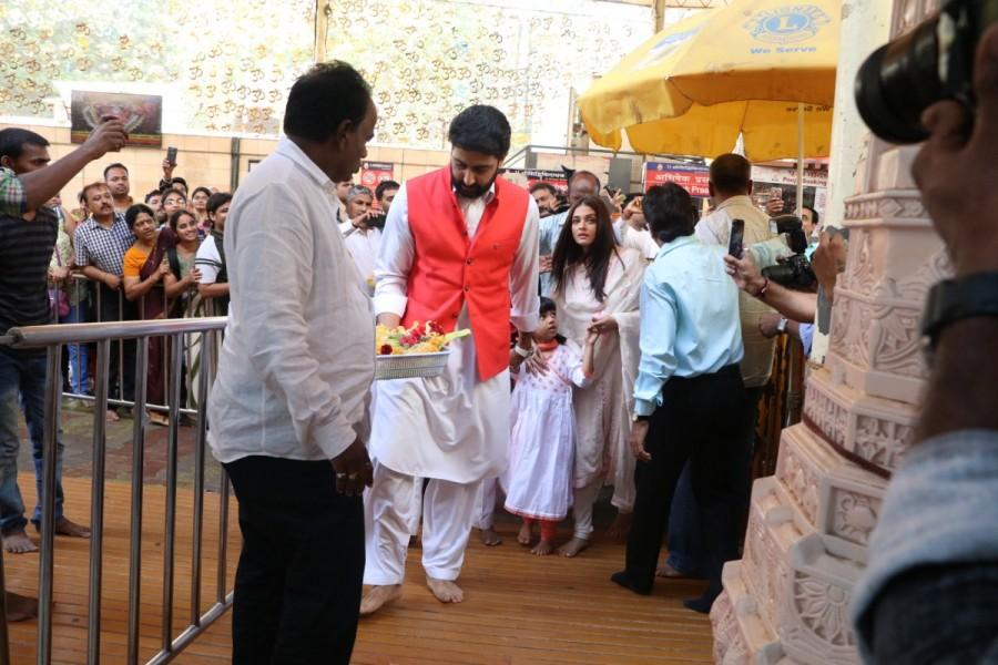 Bollywood actors Aishwarya Rai and Abhishek Bachchan along with their daughter Aaradhya Bachchan visit Siddhivinayak Temple to offer prayers, as they celebrated their 10th wedding anniversary in Mumbai on April 20, 2017. Aishwarya Rai,Abhishek Bachchan,Aishwarya Rai and Abhishek Bachchan visit Siddhivinayak temple,Aaradhya,Aaradhya bachchan,Aishwarya Rai and Abhishek Bachchan wedding