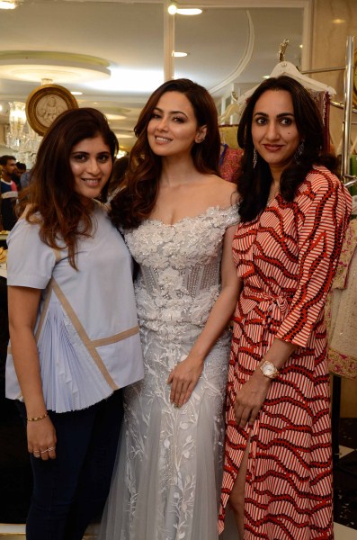 Bollywood actress Sana Khan showcase Dimple and Amrin Summer collection. Sana Khan,actress Sana Khan,Dimple and Amrin Summer collection,Dimple and Amrin Summer collection launch,Sana Khan pics,Sana Khan images,Sana Khan stills,Sana Khan pictures,Sana Khan photos