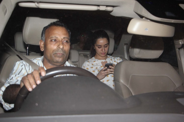 Bollywood actress Shraddha Kapoor snapped outside Raveena Tandon's house. Shraddha Kapoor,Raveena Tandon,Shraddha Kapoor snapped outside Raveena Tandon,Shraddha Kapoor outside Raveena Tandon,Shraddha Kapoor pics,Shraddha Kapoor images,Shraddha Kapoor stills,Shraddha Kapoor pictures,Shraddha Kapoor photos